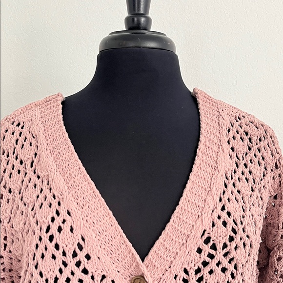 Nicole Miller Pink Cropped Cardigan with Open-Knit Design - Picture 3 of 14